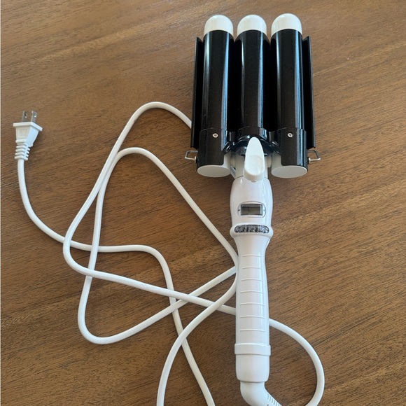 Other - Sephora Bondi Boost Black and White Triple Barrel Deep Waver Curling Iron